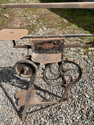 Antique hobbies fretsaw - an,